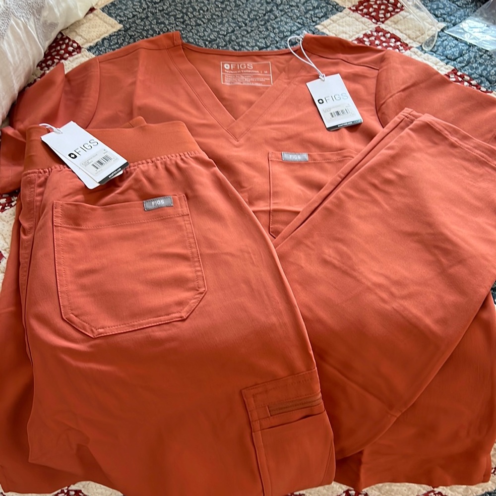 Figs scrubs, terracotta, size medium